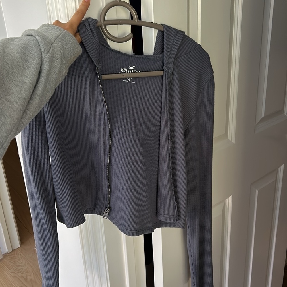 cropped zip up